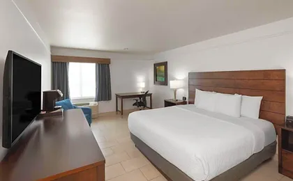 La Quinta Inn & Suites by Wyndham Laredo Airport