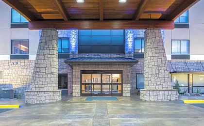 Holiday Inn Express Hotel & Suites Bismarck By IHG