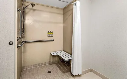 Holiday Inn Express & Suites Wilmington-Newark by IHG