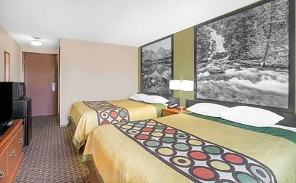 Super 8 by Wyndham Riverton