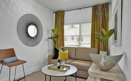 SOBE MONARCH 2BEDROOM 2 BATH MODERN apt- WALK TO OCEAN DRIVE