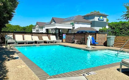 Days Inn by Wyndham Arlington