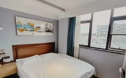 Light Living Light Luxury Boutique Hotel (Baoshan Campus, Shanghai University)