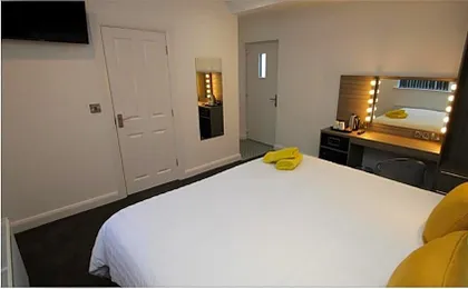 Guest Rooms @ 128