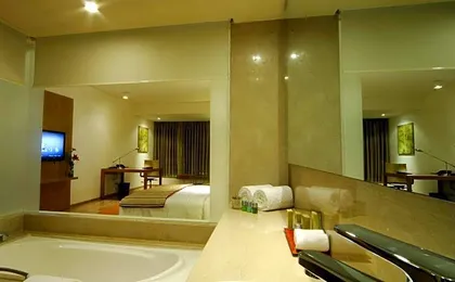 Radisson Blu Plaza Hotel Hyderabad Banjara Hills