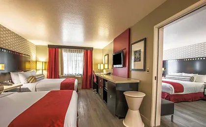 Tilt Hotel Universal/Hollywood Hotel