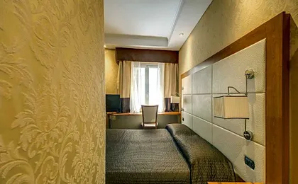 939 Hotel