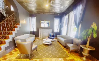 Nine20 Collins Apartments by Lowkl