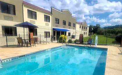 Comfort Inn & Suites Leeds I-20