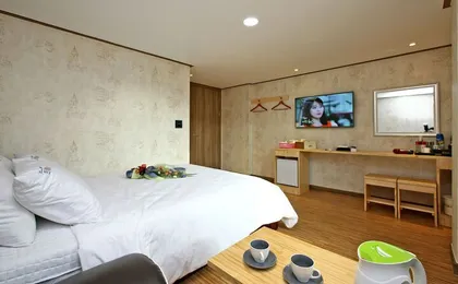 Room 5 of 51