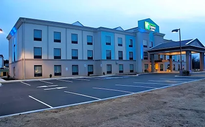 Holiday Inn Express & Suites Northeast By IHG