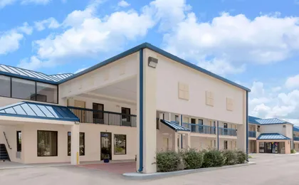 Super 8 By Wyndham Hattiesburg South