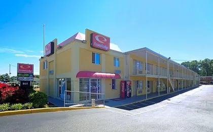 Econo Lodge at Military Circle