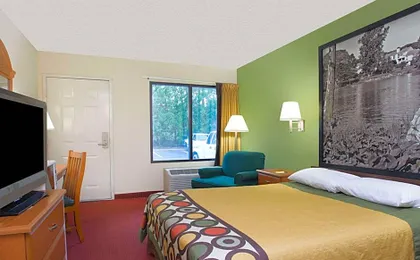Super 8 by Wyndham Lavonia
