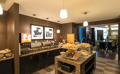 Hampton Inn & Suites Boston-Crosstown Center