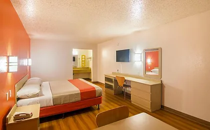 Motel 6-Hutchins, TX