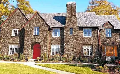 The Manor on Front