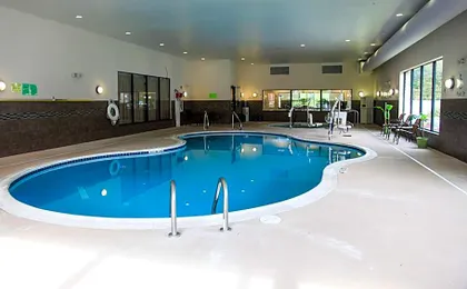 Holiday Inn Express & Suites La Vale/Cumberland By IHG