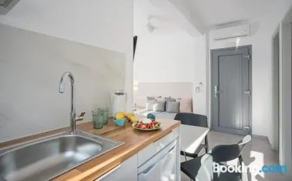 Nautilus Apartments-Suites