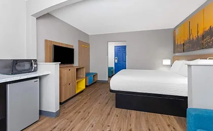 Days Inn by Wyndham Phoenix West