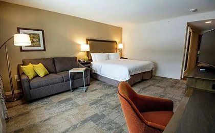 Hampton Inn & Suites Manchester