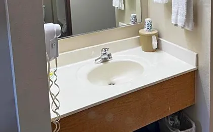 Designer Inn and Suites