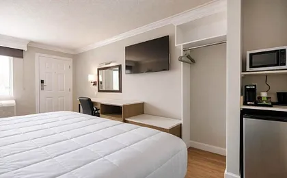 Destin Inn & Suites