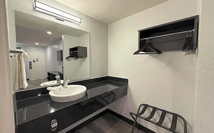 Motel 6-Tacoma, WA - South