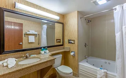 Holiday Inn Express & Suites Bowling Green by IHG