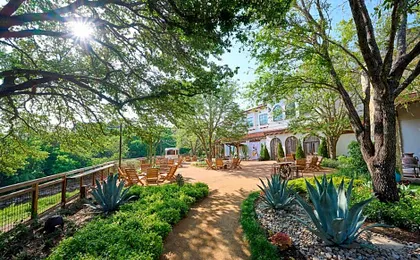 Hotel Drover, Autograph Collection