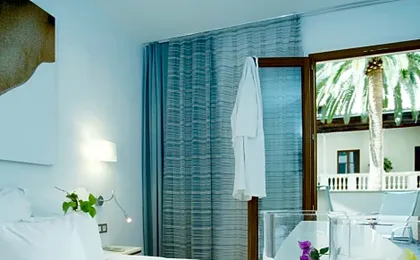 Petit Palace Hotel Tres