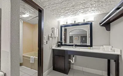 Super 8 by Wyndham Norman West OK