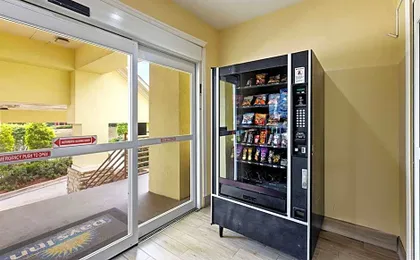 Days Inn & Suites by Wyndham Ft. Worth DFW Airport South
