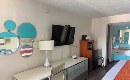 Howard Johnson by Wyndham Ft. Myers FL