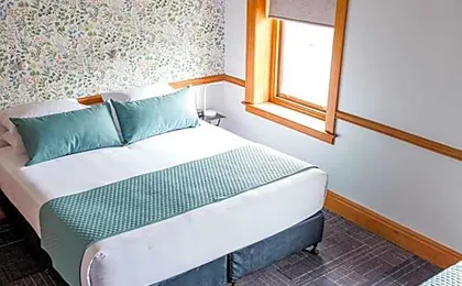 The Cambridge Hotel & Backpackers