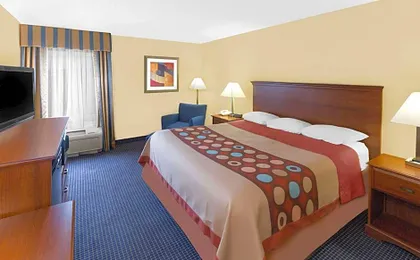 Super 8 by Wyndham Hattiesburg South