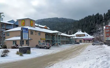 Super 8 by Wyndham Sicamous