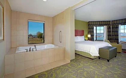 Hampton Inn & Suites Astoria
