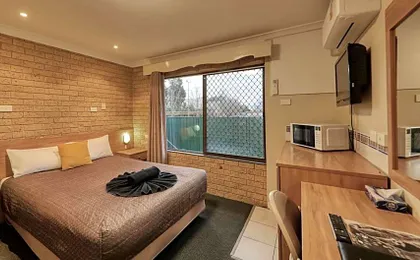 Forest Lodge Motor Inn & Restaurant