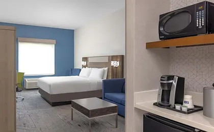 Holiday Inn Express & Suites Sacramento NE Cal Expo By IHG
