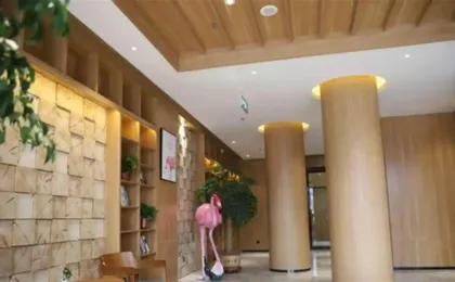 Kee Royal Hotel (Dengzhou Hua Chau Academy Store)