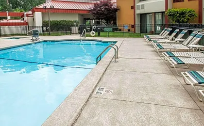 Quality Inn & Suites Kansas City I-435n Near Sports Complex
