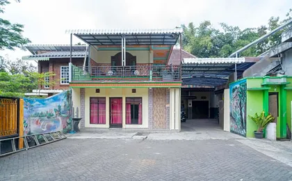 RedDoorz Syariah near Batu Night Spectacular 3