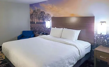Clarion Pointe Bettendorf - Quad Cities
