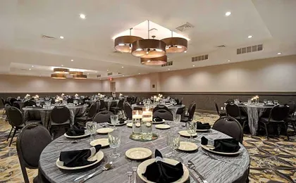 DoubleTree by Hilton St. Louis-Airport