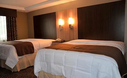 Aashram Hotel by Niagara River