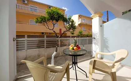 Lefkimi Hotel