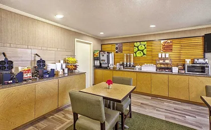La Quinta Inn & Suites by Wyndham Toledo Perrysburg
