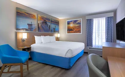 Days Inn & Suites by Wyndham Commerce