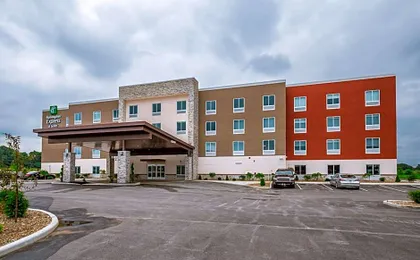 Holiday Inn Express and Suites- South Bend Casino By IHG